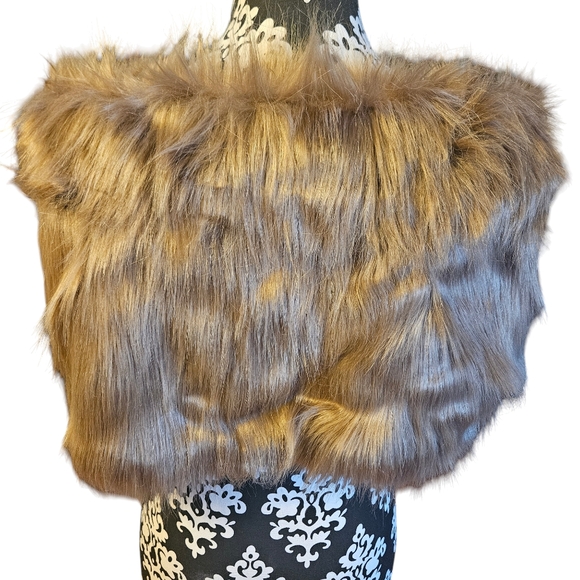 Cape S/M Cropped Short Stole Shawl Fuax Fur Golden Tan Mobwife New Years Party - Picture 3 of 12